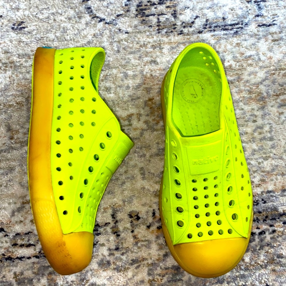 NATIVE slip on sneaker